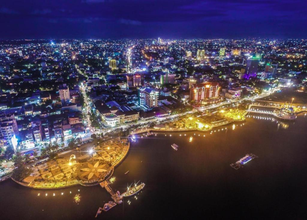 Hotel Agraha Makassar Bagian luar foto