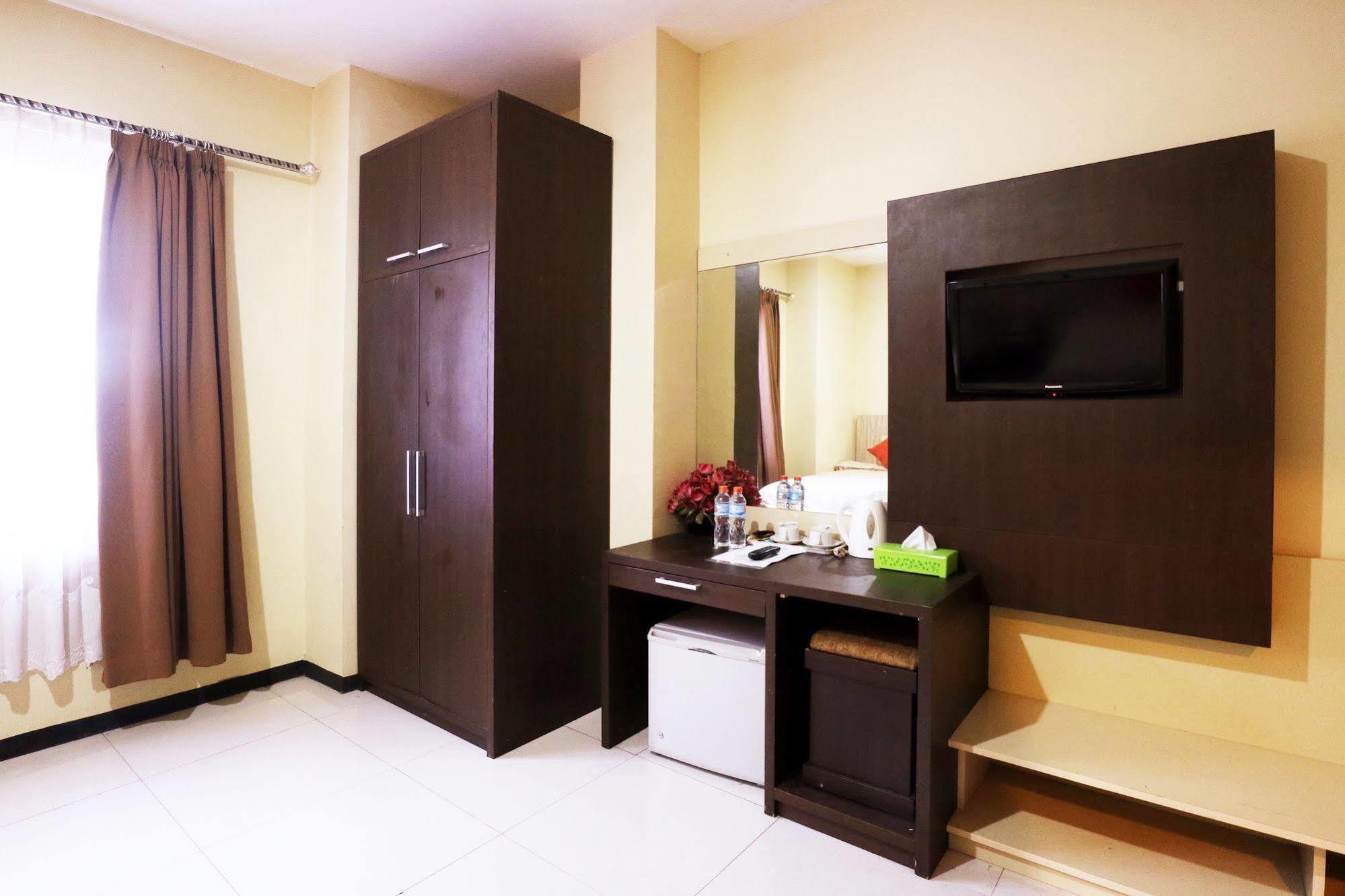 Hotel Agraha Makassar Bagian luar foto