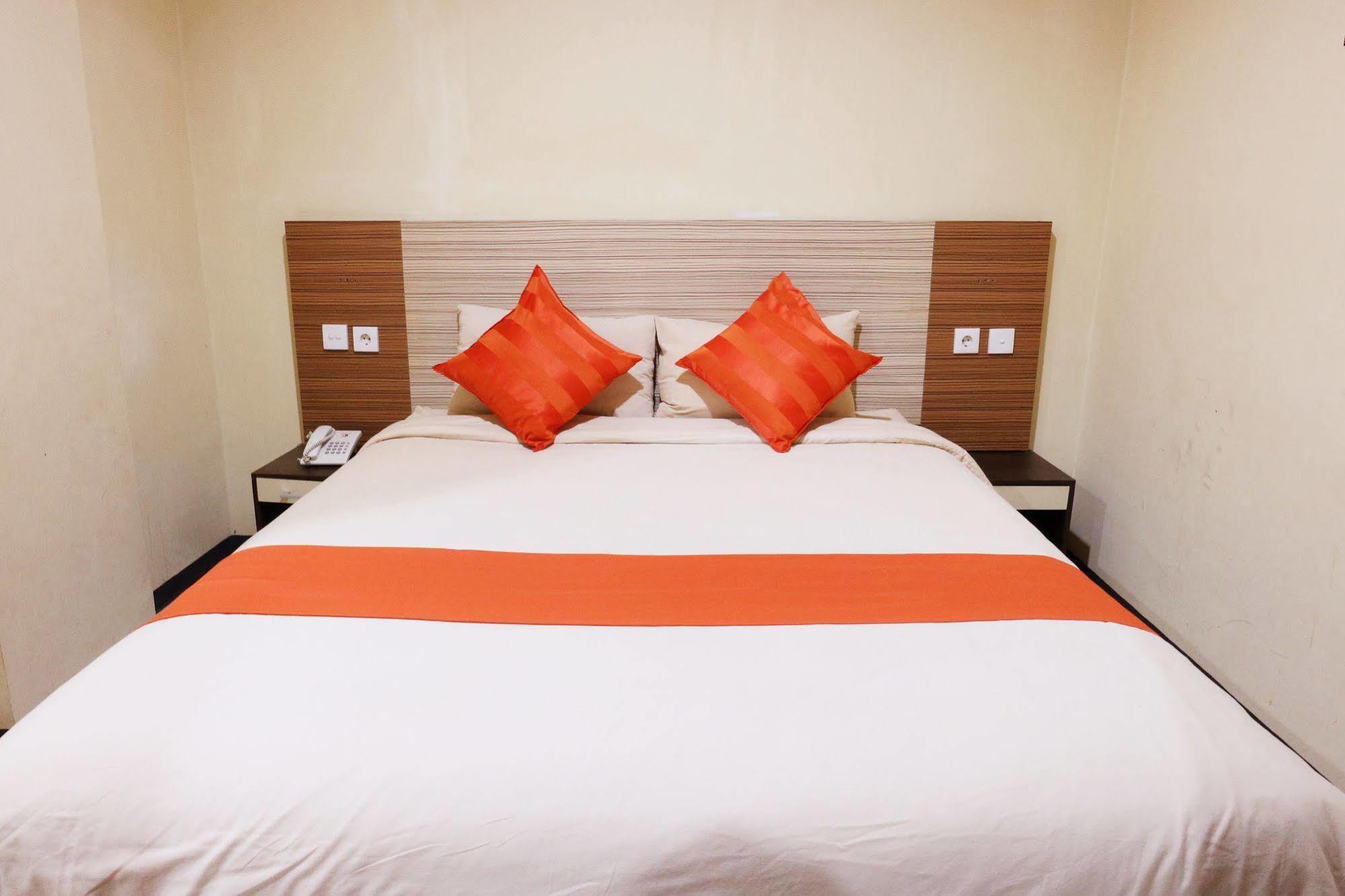 Hotel Agraha Makassar Bagian luar foto