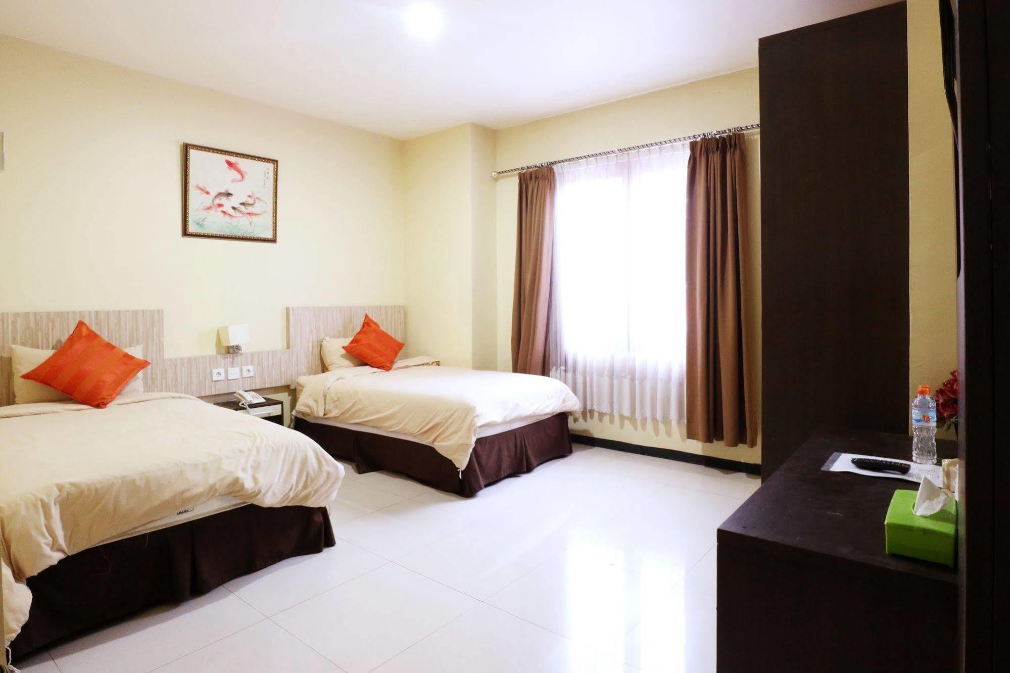 Hotel Agraha Makassar Bagian luar foto