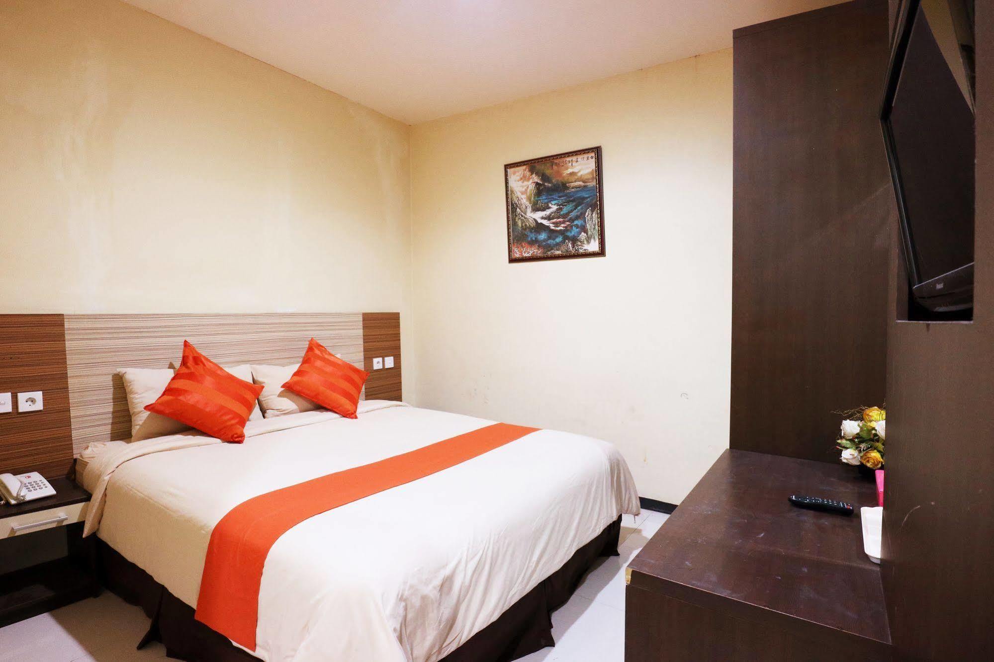 Hotel Agraha Makassar Bagian luar foto