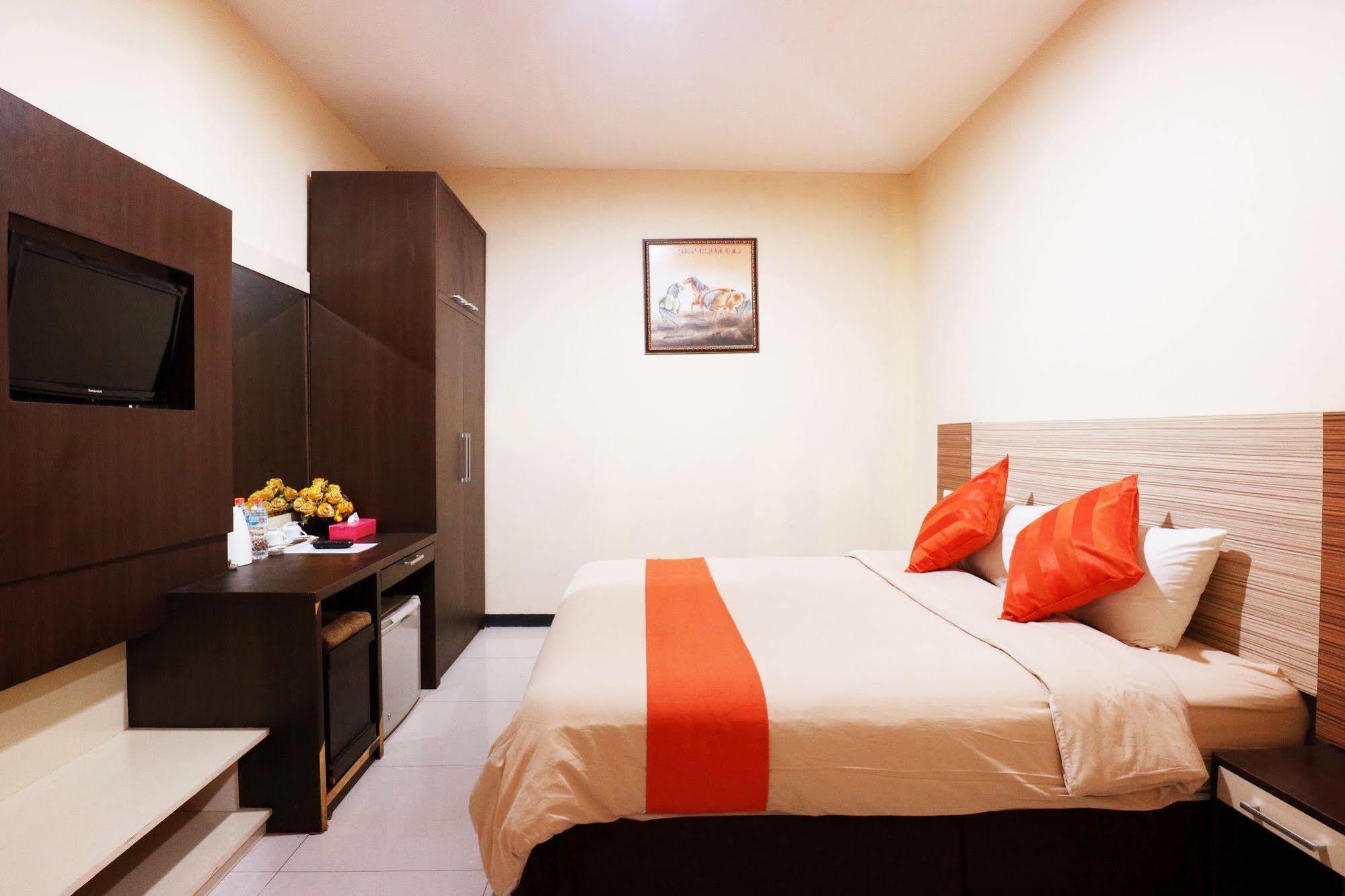 Hotel Agraha Makassar Bagian luar foto