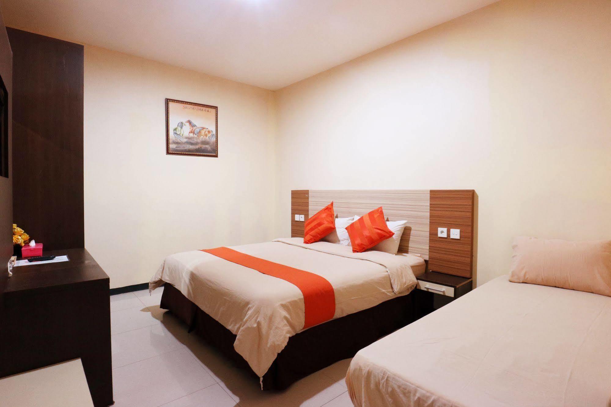 Hotel Agraha Makassar Bagian luar foto