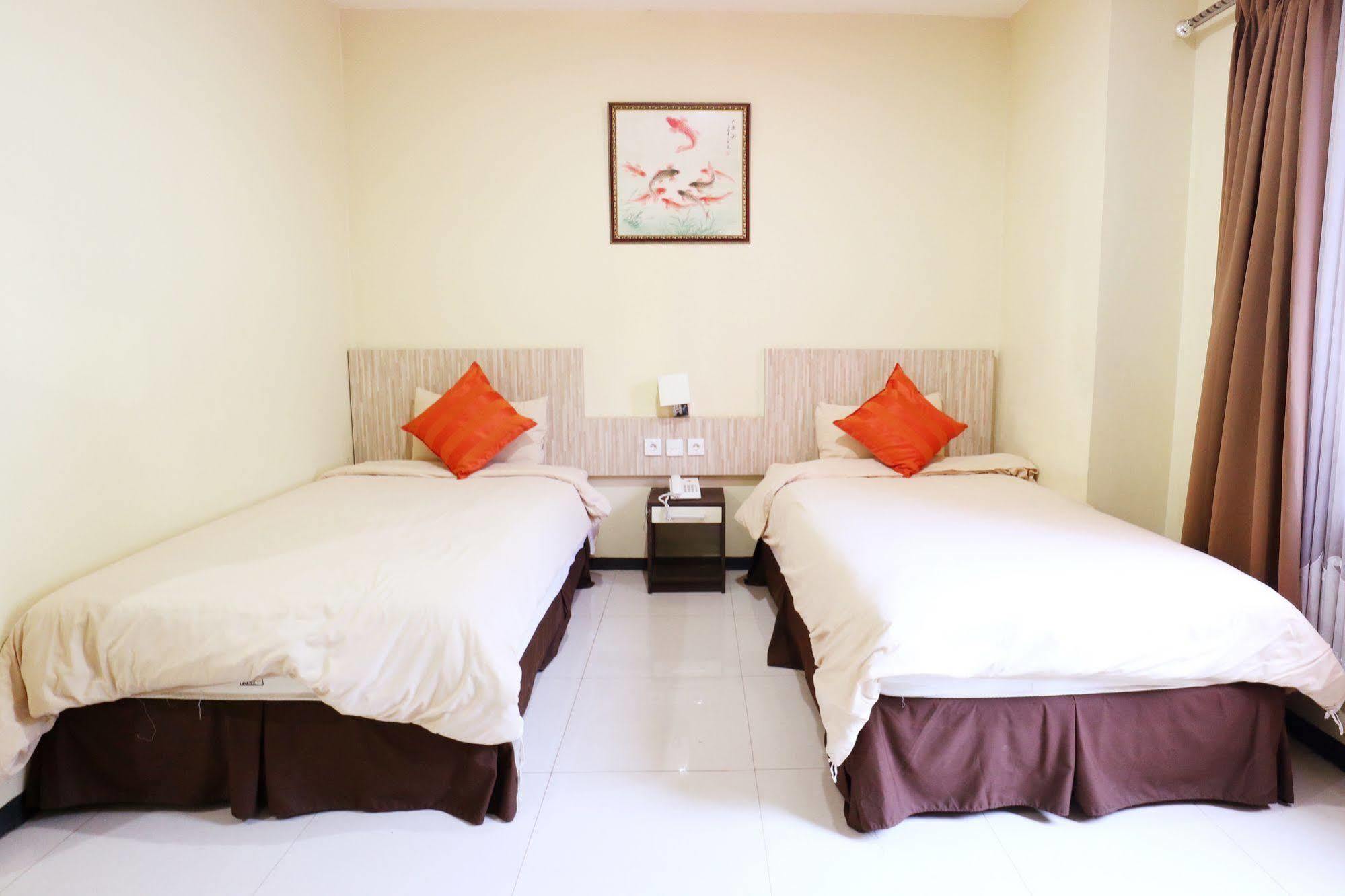 Hotel Agraha Makassar Bagian luar foto