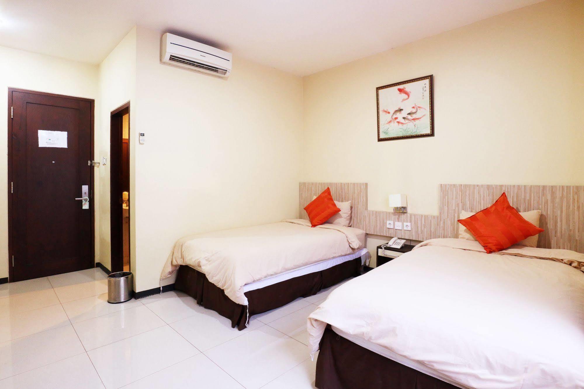 Hotel Agraha Makassar Bagian luar foto