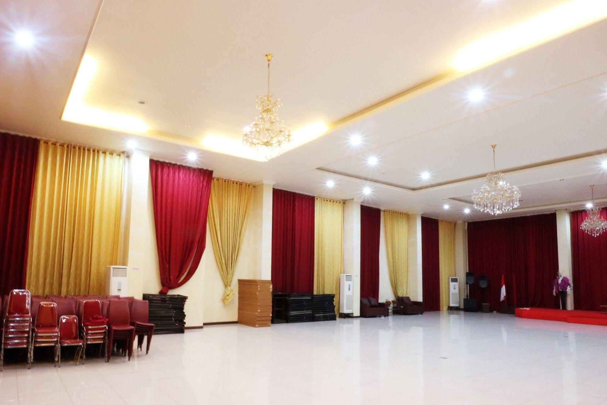 Hotel Agraha Makassar Bagian luar foto