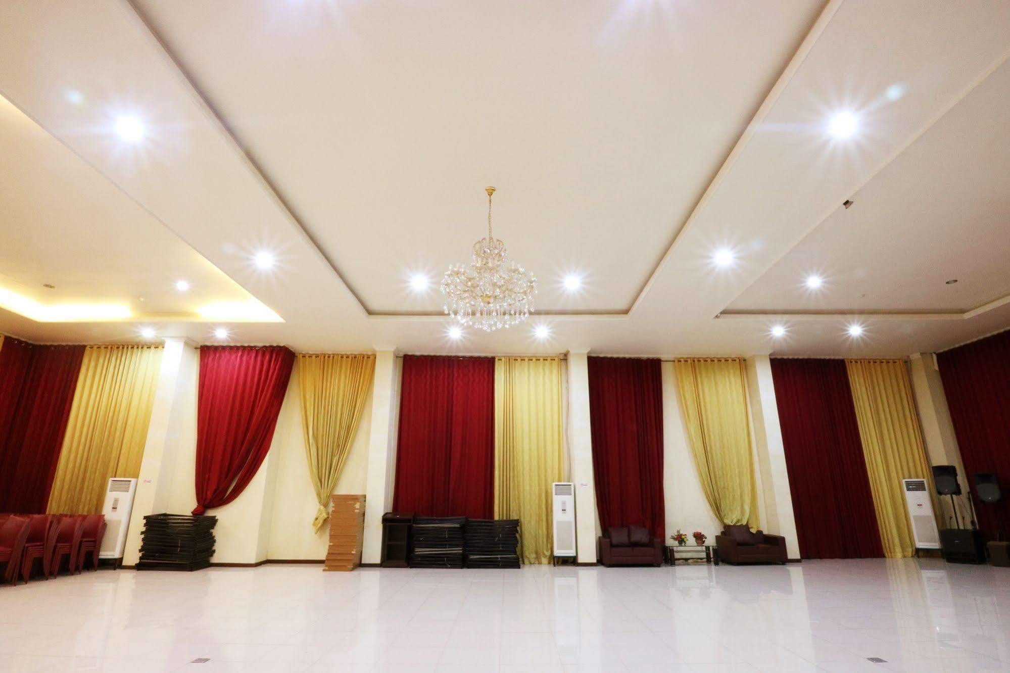 Hotel Agraha Makassar Bagian luar foto