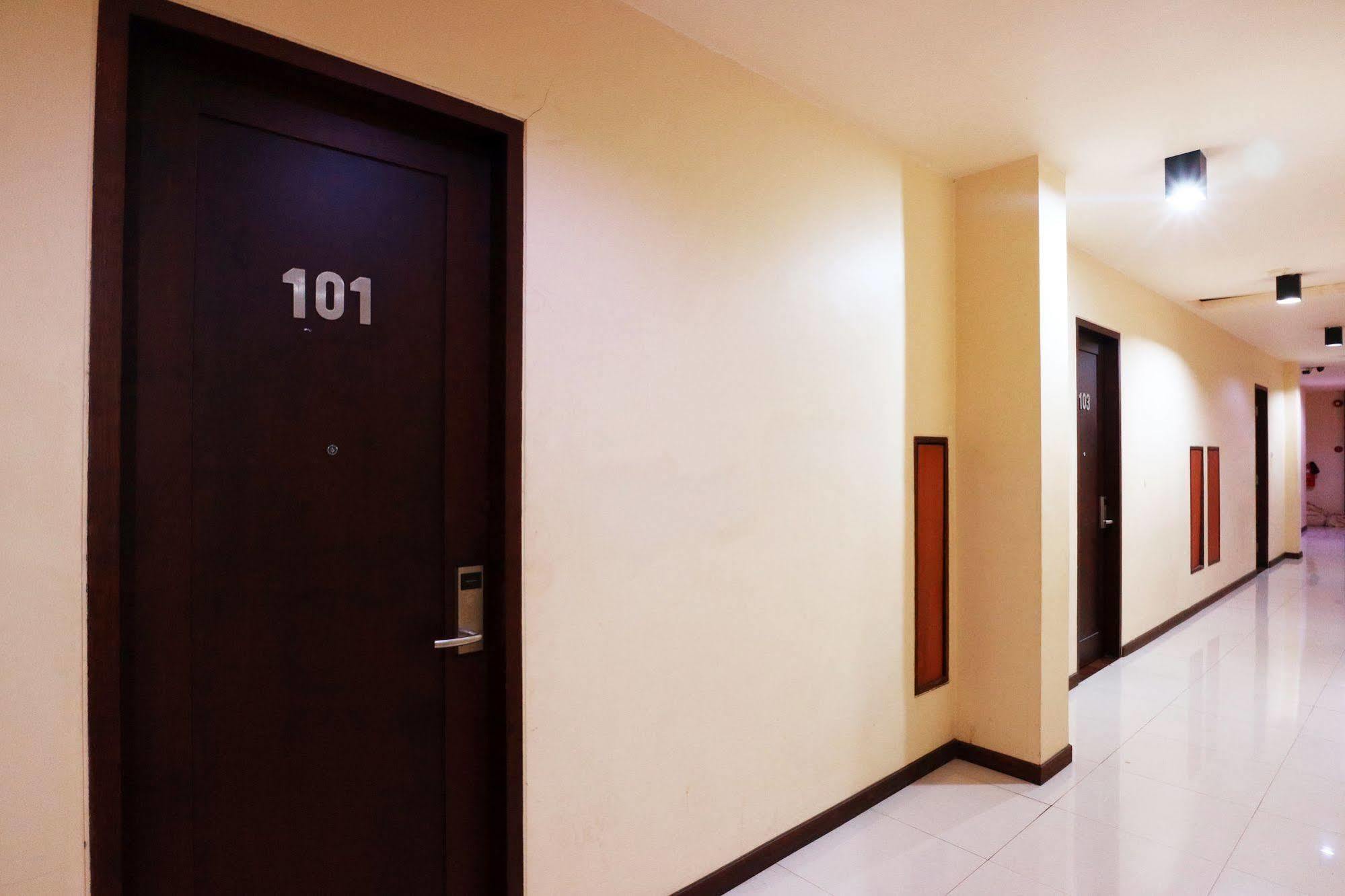 Hotel Agraha Makassar Bagian luar foto