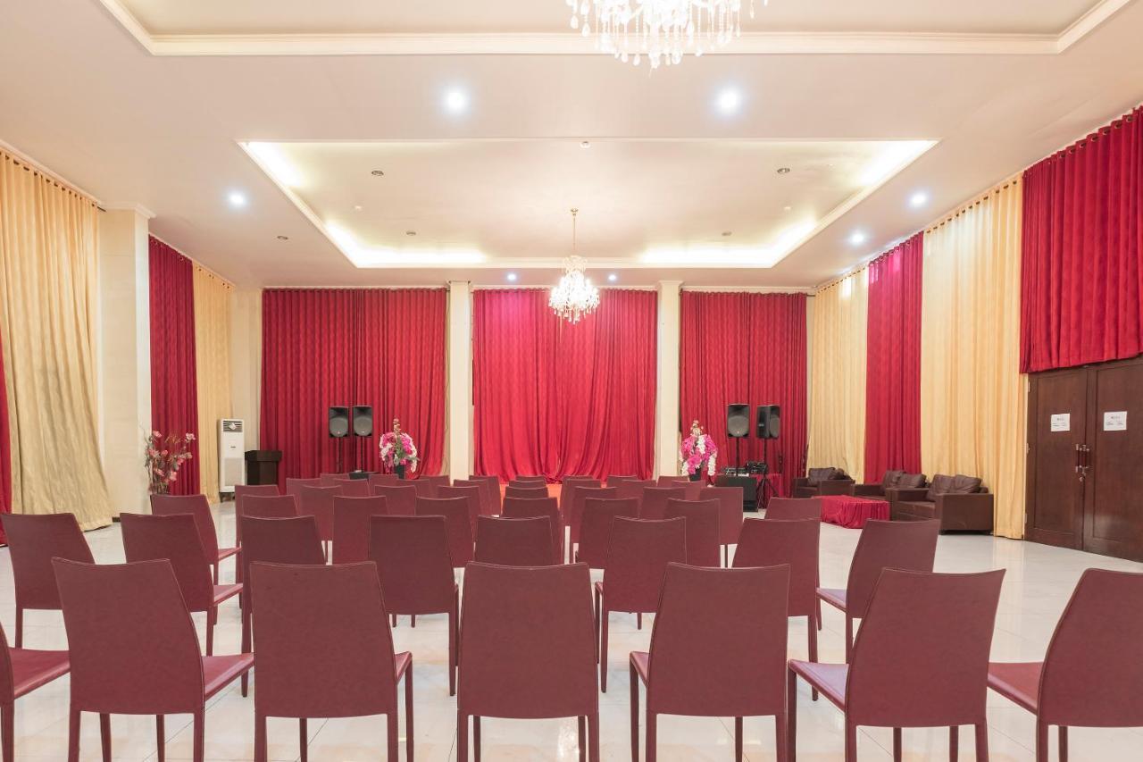 Hotel Agraha Makassar Bagian luar foto