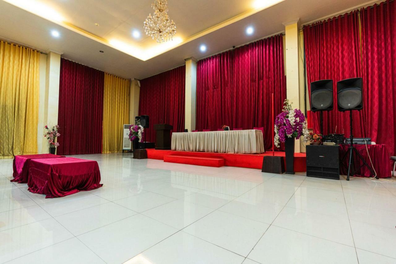 Hotel Agraha Makassar Bagian luar foto