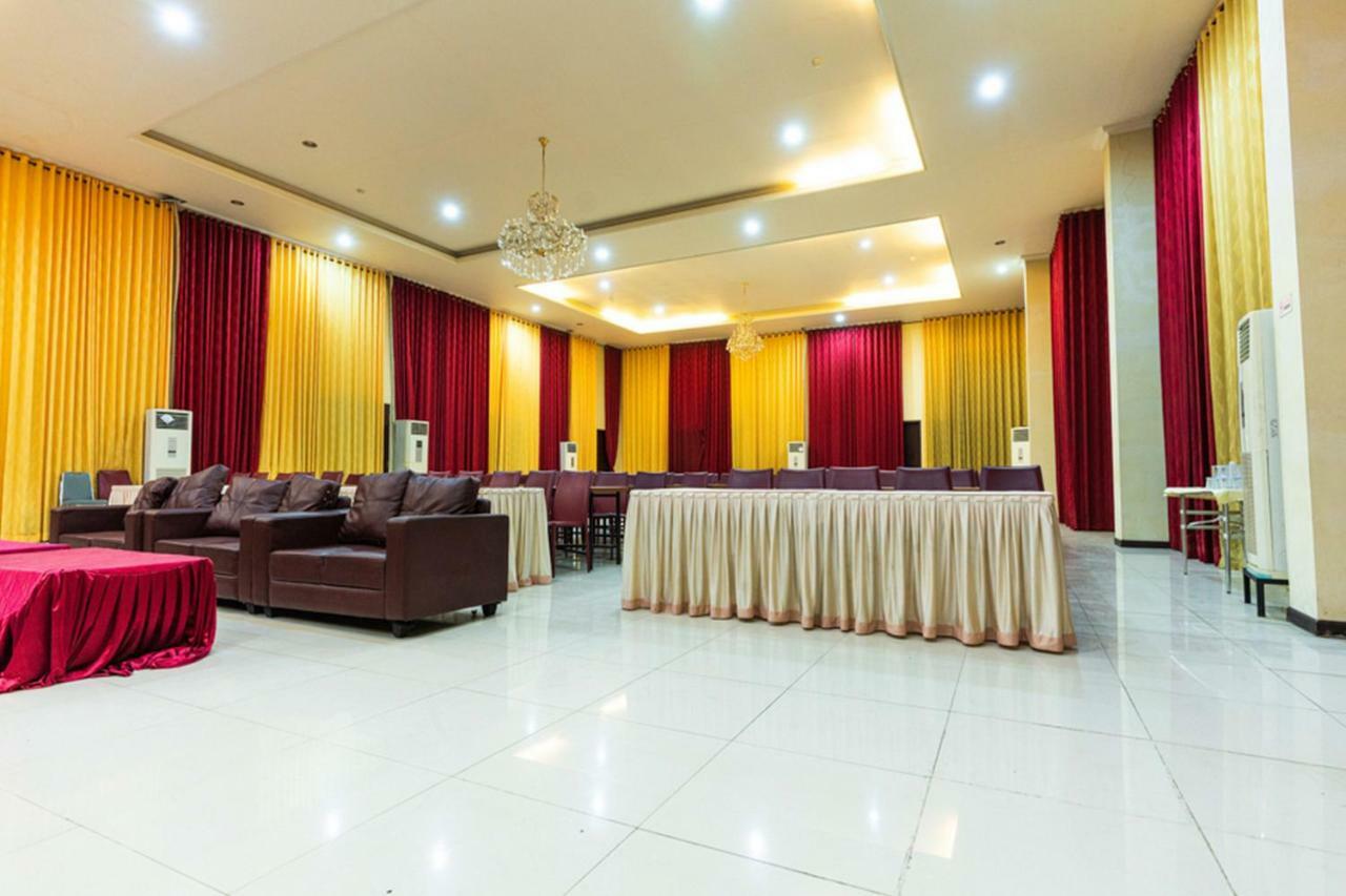 Hotel Agraha Makassar Bagian luar foto