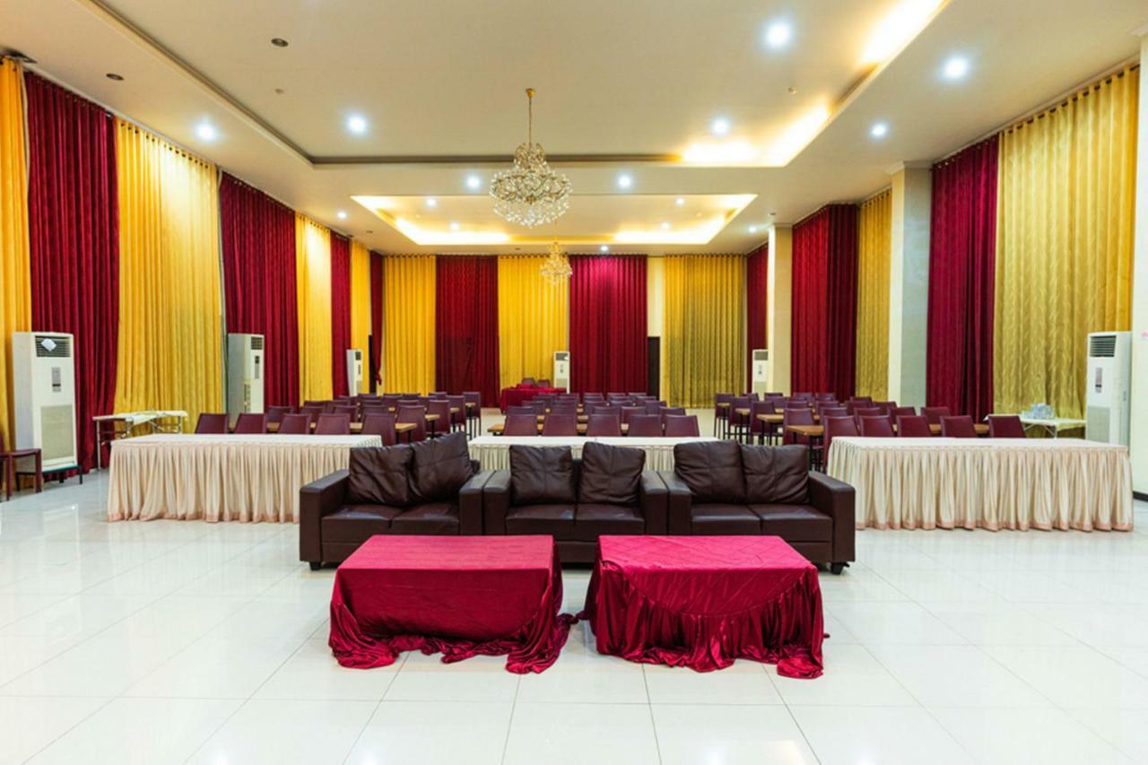 Hotel Agraha Makassar Bagian luar foto